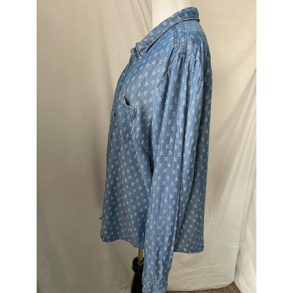 Maurices Blue/White Denim Color Up/Down Arrows Button-Up Long-Sleeve Shirt - Picture 6 of 12